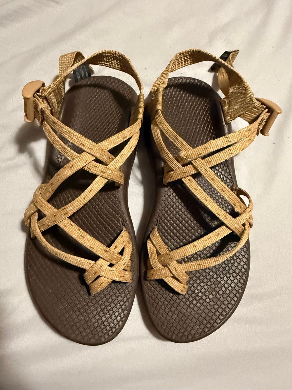 Chacos sz 8 beige JCH109058 ZX/2 Classic Crumble doe STRAP HAS SMALL CUT!